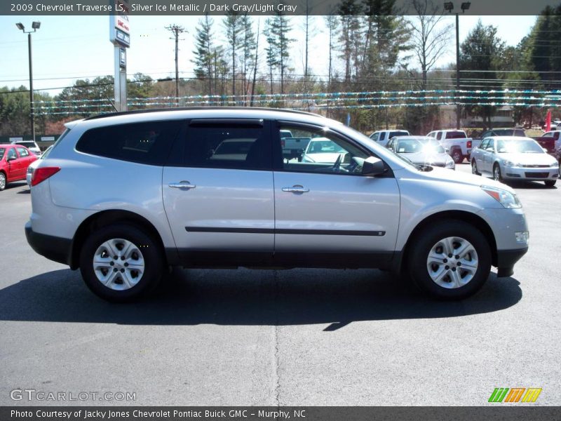 Silver Ice Metallic / Dark Gray/Light Gray 2009 Chevrolet Traverse LS