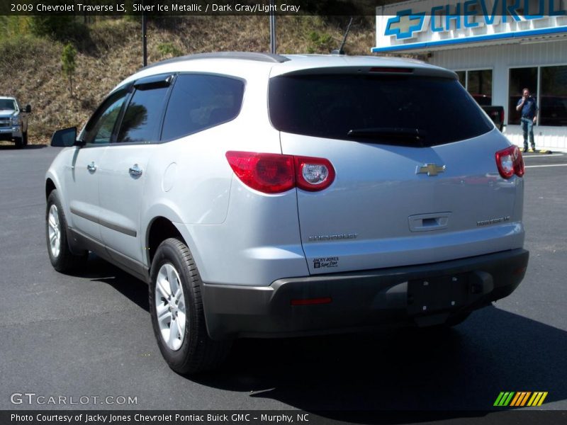 Silver Ice Metallic / Dark Gray/Light Gray 2009 Chevrolet Traverse LS