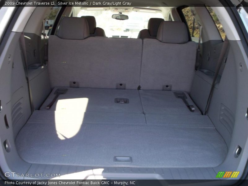 Silver Ice Metallic / Dark Gray/Light Gray 2009 Chevrolet Traverse LS