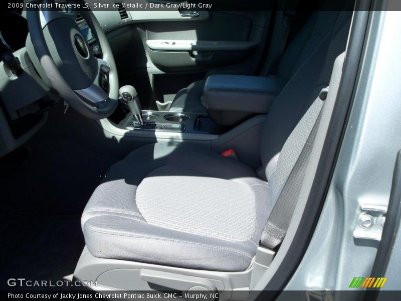 Silver Ice Metallic / Dark Gray/Light Gray 2009 Chevrolet Traverse LS