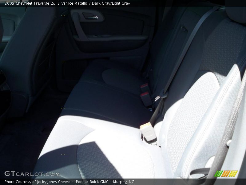 Silver Ice Metallic / Dark Gray/Light Gray 2009 Chevrolet Traverse LS