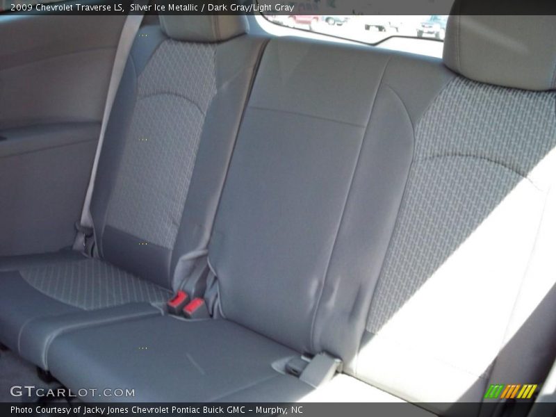 Silver Ice Metallic / Dark Gray/Light Gray 2009 Chevrolet Traverse LS