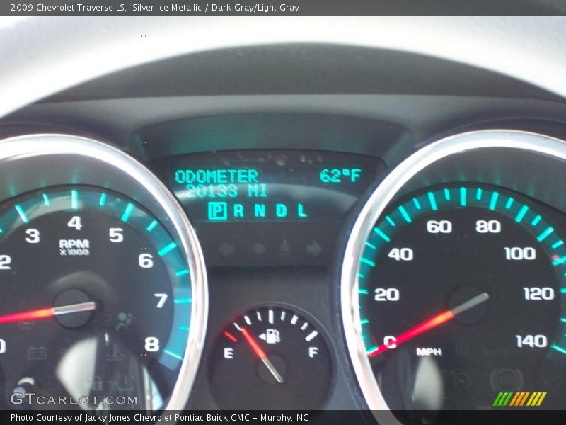 Silver Ice Metallic / Dark Gray/Light Gray 2009 Chevrolet Traverse LS