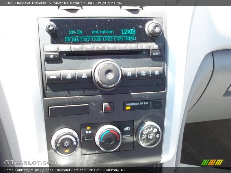 Silver Ice Metallic / Dark Gray/Light Gray 2009 Chevrolet Traverse LS