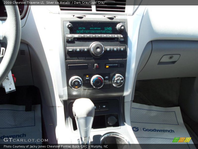 Silver Ice Metallic / Dark Gray/Light Gray 2009 Chevrolet Traverse LS