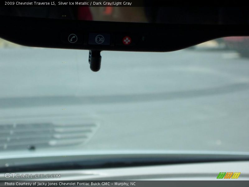 Silver Ice Metallic / Dark Gray/Light Gray 2009 Chevrolet Traverse LS