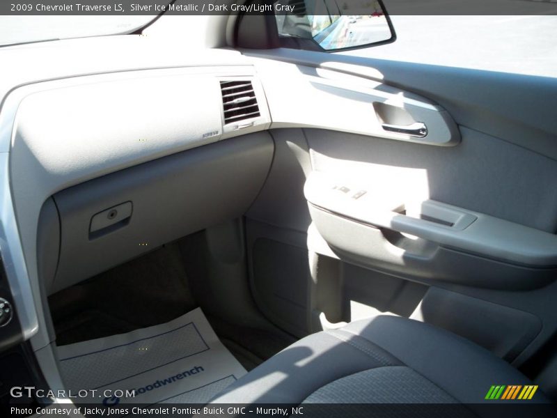 Silver Ice Metallic / Dark Gray/Light Gray 2009 Chevrolet Traverse LS