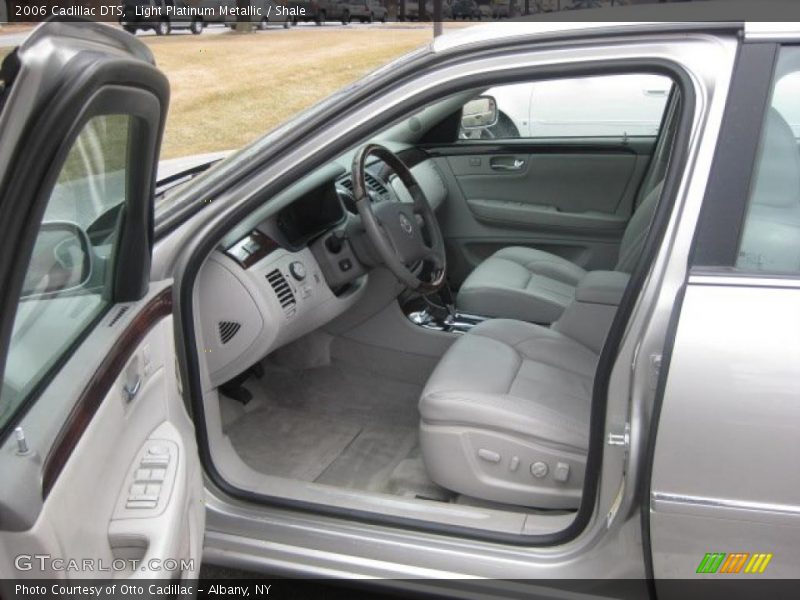 Light Platinum Metallic / Shale 2006 Cadillac DTS