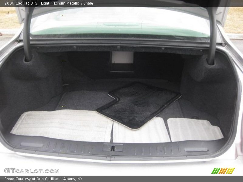 Light Platinum Metallic / Shale 2006 Cadillac DTS