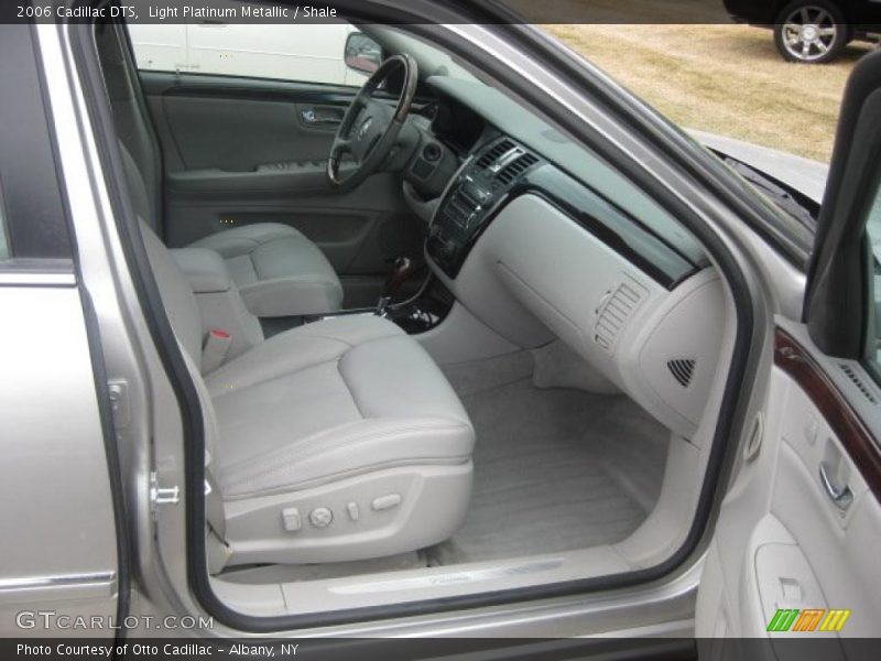 Light Platinum Metallic / Shale 2006 Cadillac DTS