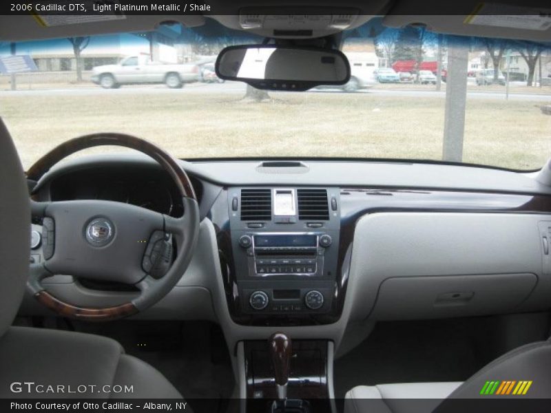 Light Platinum Metallic / Shale 2006 Cadillac DTS