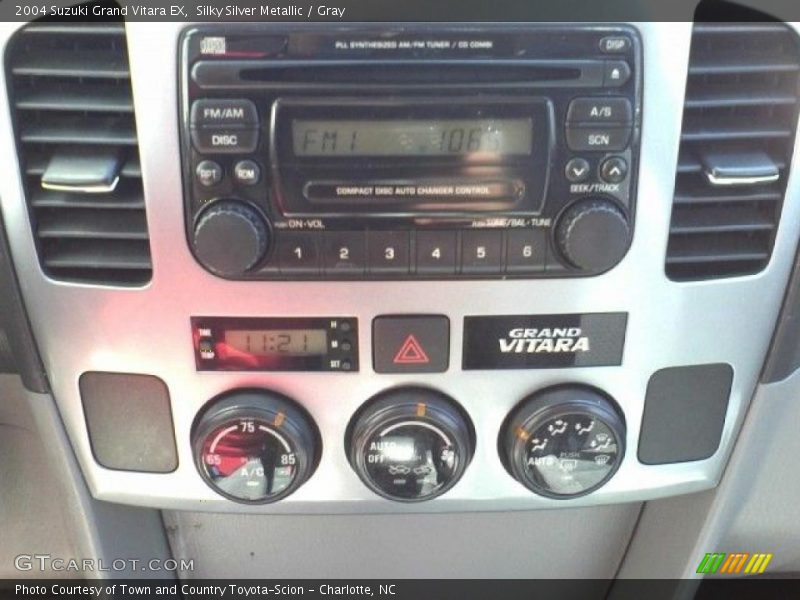 Silky Silver Metallic / Gray 2004 Suzuki Grand Vitara EX