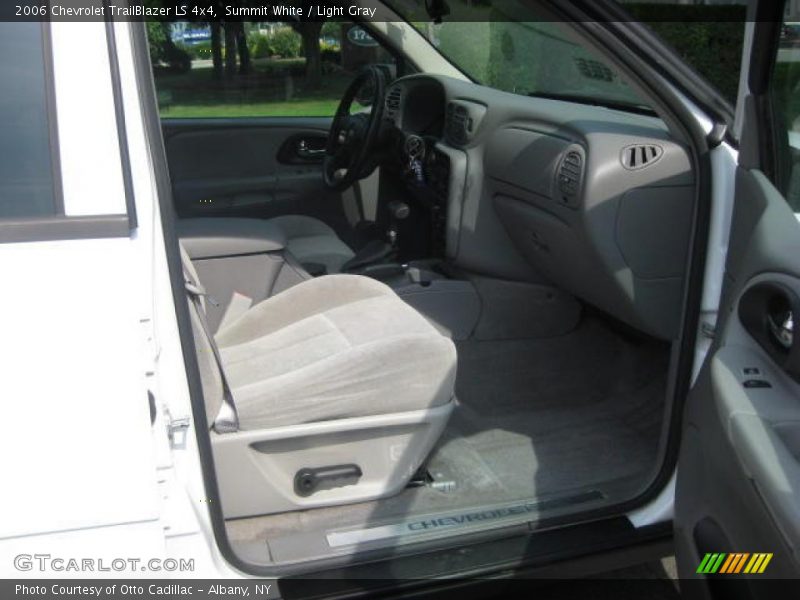 Summit White / Light Gray 2006 Chevrolet TrailBlazer LS 4x4