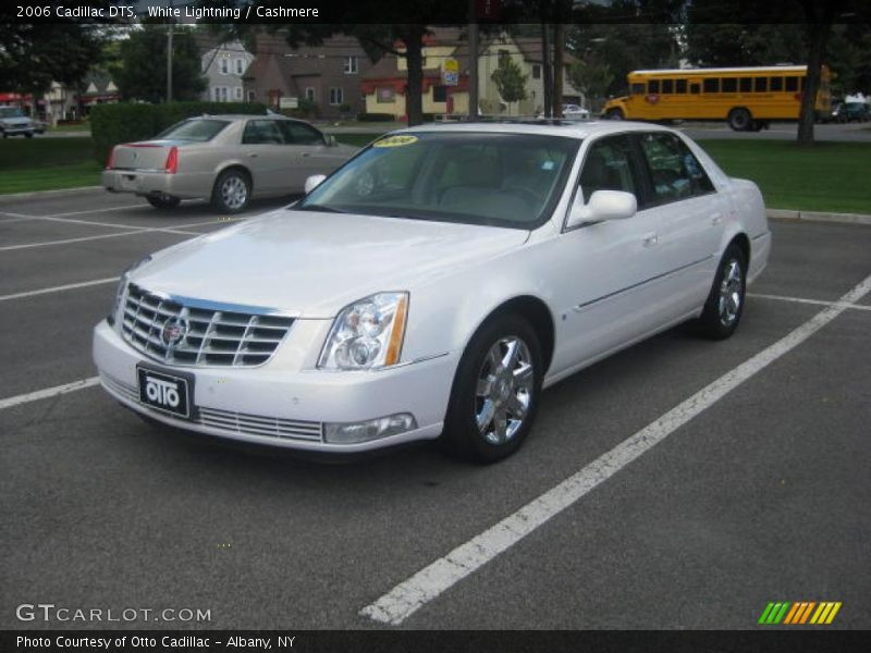 White Lightning / Cashmere 2006 Cadillac DTS