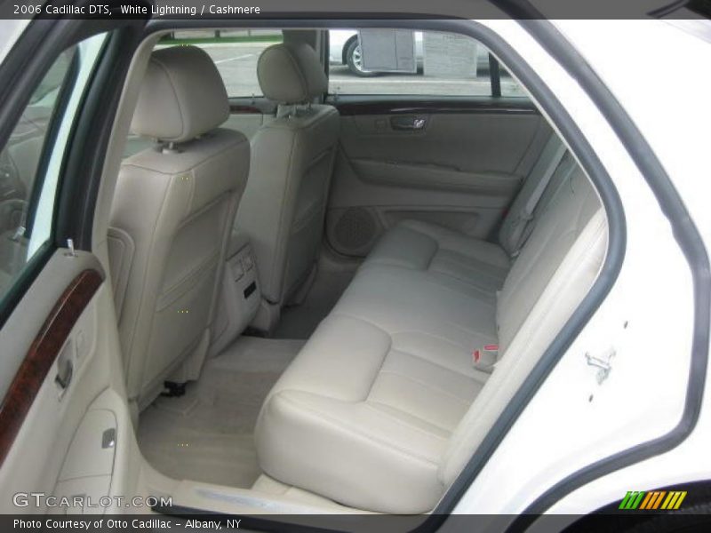 White Lightning / Cashmere 2006 Cadillac DTS