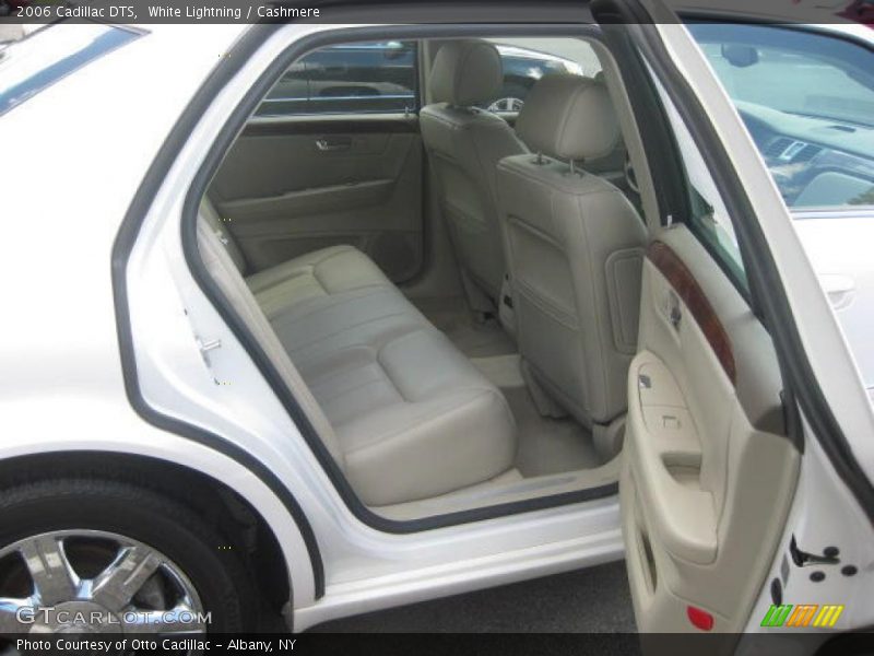 White Lightning / Cashmere 2006 Cadillac DTS