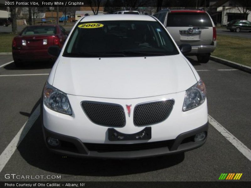 Frosty White / Graphite 2005 Pontiac Vibe