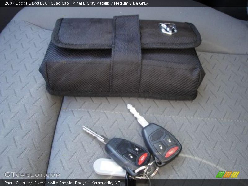 Mineral Gray Metallic / Medium Slate Gray 2007 Dodge Dakota SXT Quad Cab