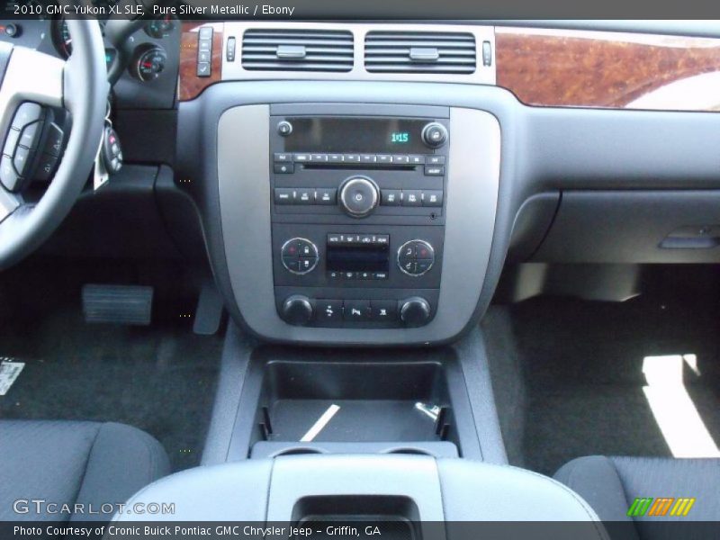 Pure Silver Metallic / Ebony 2010 GMC Yukon XL SLE