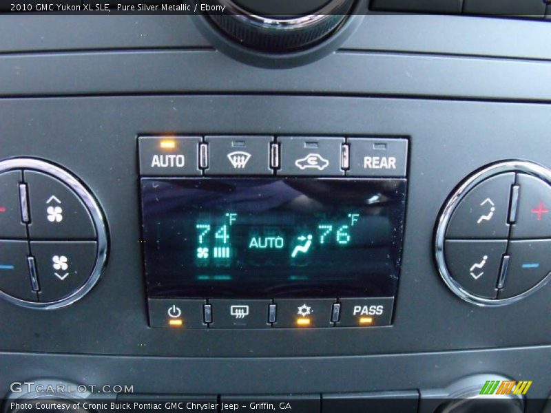 Pure Silver Metallic / Ebony 2010 GMC Yukon XL SLE