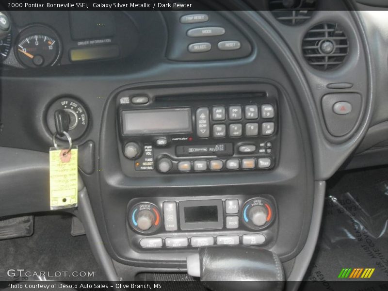 Galaxy Silver Metallic / Dark Pewter 2000 Pontiac Bonneville SSEi