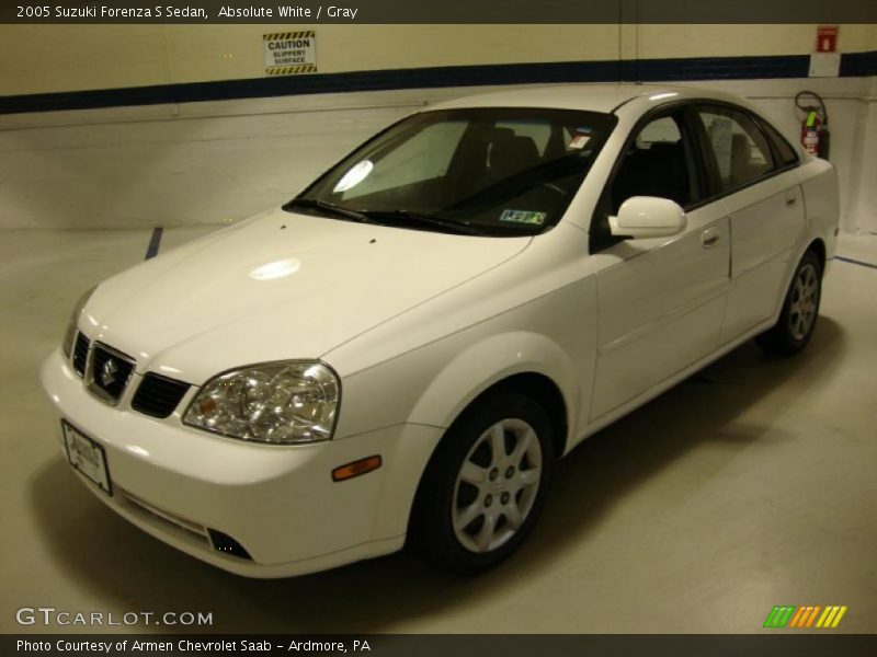 Absolute White / Gray 2005 Suzuki Forenza S Sedan