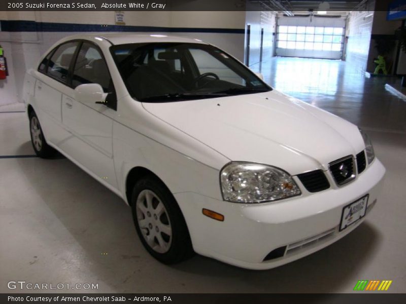 Absolute White / Gray 2005 Suzuki Forenza S Sedan