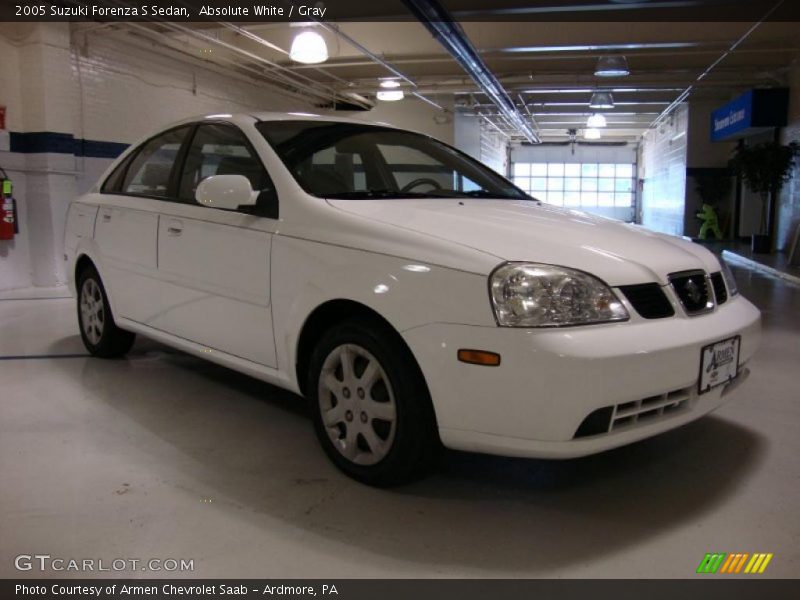 Absolute White / Gray 2005 Suzuki Forenza S Sedan