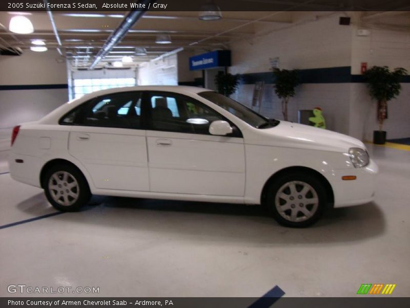 Absolute White / Gray 2005 Suzuki Forenza S Sedan