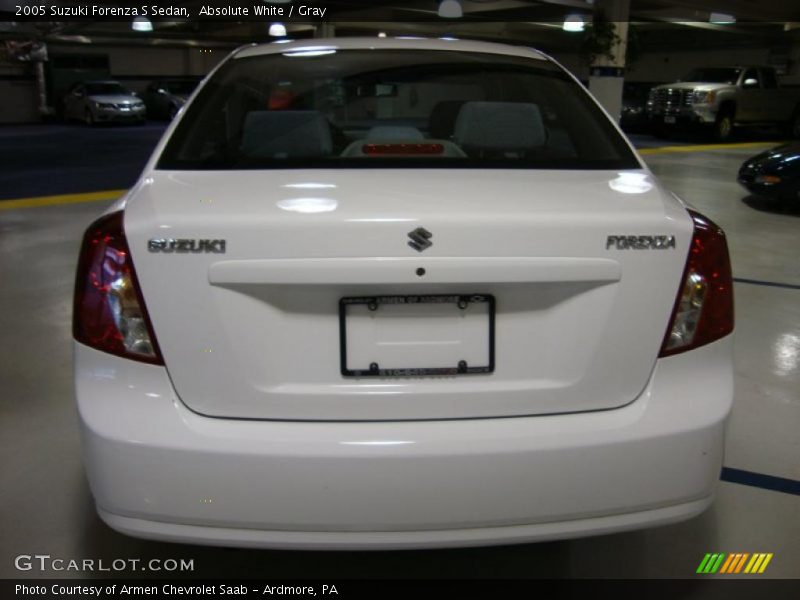 Absolute White / Gray 2005 Suzuki Forenza S Sedan