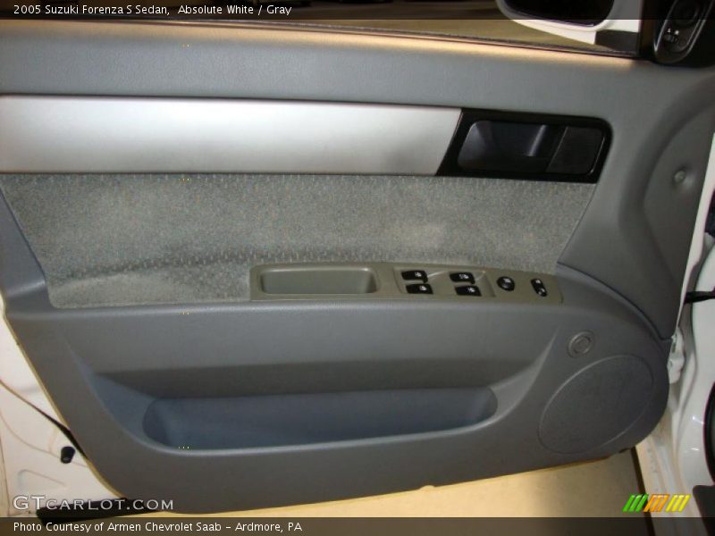 Absolute White / Gray 2005 Suzuki Forenza S Sedan