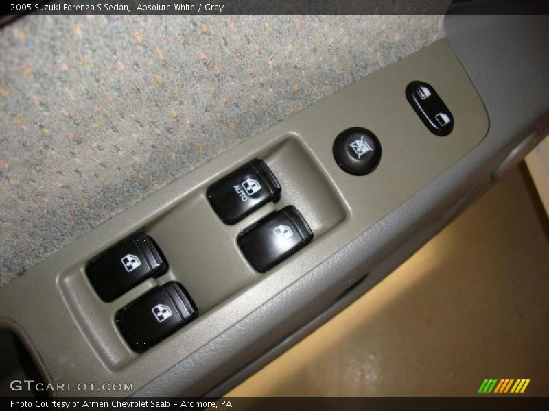 Absolute White / Gray 2005 Suzuki Forenza S Sedan
