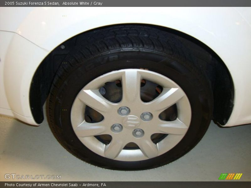 Absolute White / Gray 2005 Suzuki Forenza S Sedan