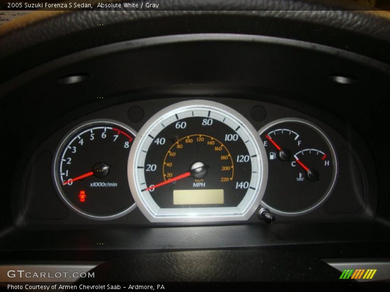 Absolute White / Gray 2005 Suzuki Forenza S Sedan