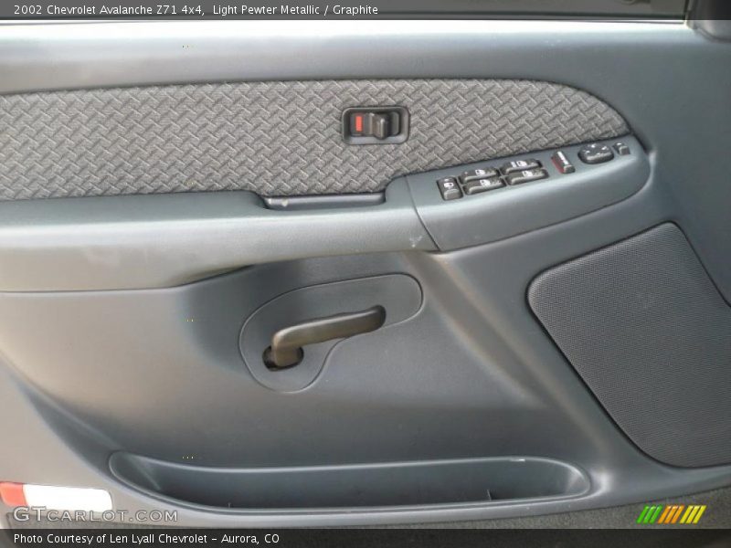 Light Pewter Metallic / Graphite 2002 Chevrolet Avalanche Z71 4x4