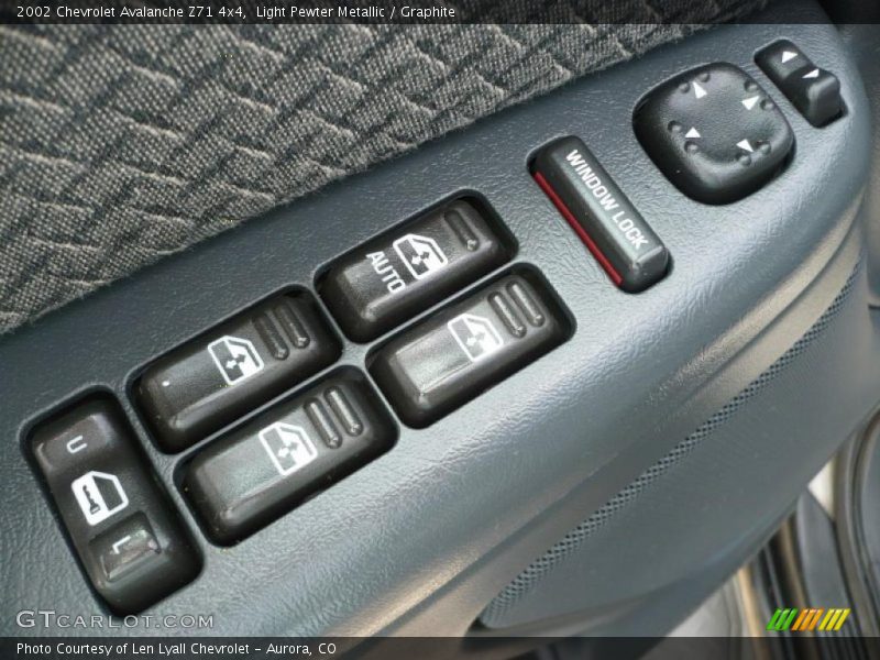 Light Pewter Metallic / Graphite 2002 Chevrolet Avalanche Z71 4x4