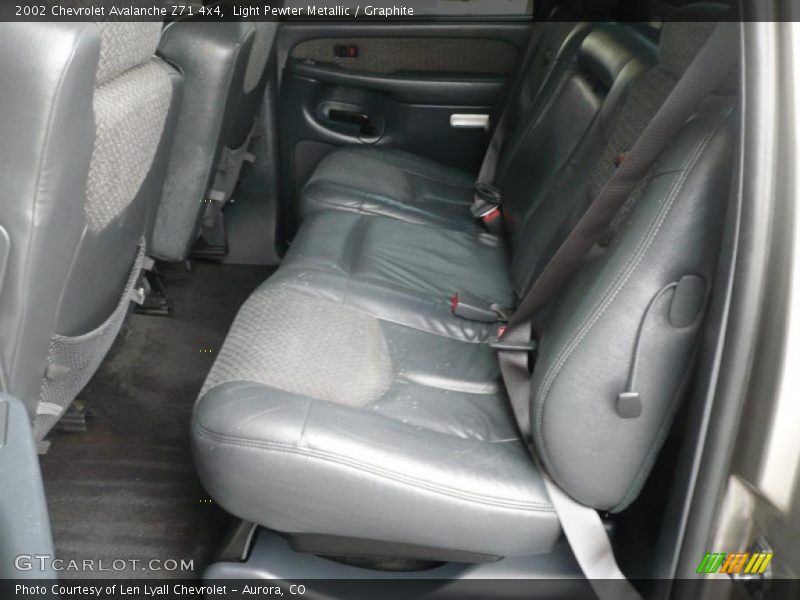 Light Pewter Metallic / Graphite 2002 Chevrolet Avalanche Z71 4x4