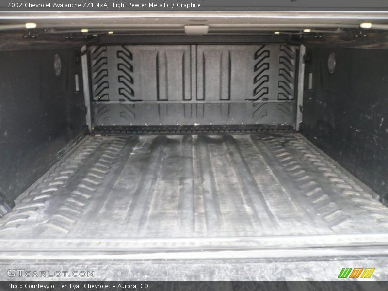 Light Pewter Metallic / Graphite 2002 Chevrolet Avalanche Z71 4x4