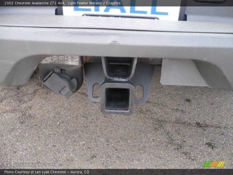 Light Pewter Metallic / Graphite 2002 Chevrolet Avalanche Z71 4x4