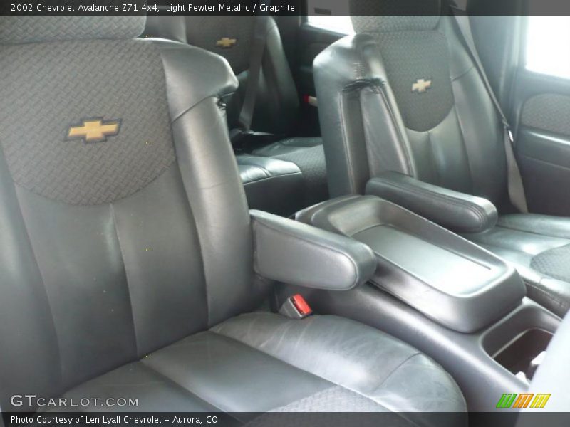 Light Pewter Metallic / Graphite 2002 Chevrolet Avalanche Z71 4x4