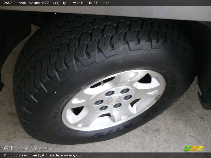 Light Pewter Metallic / Graphite 2002 Chevrolet Avalanche Z71 4x4