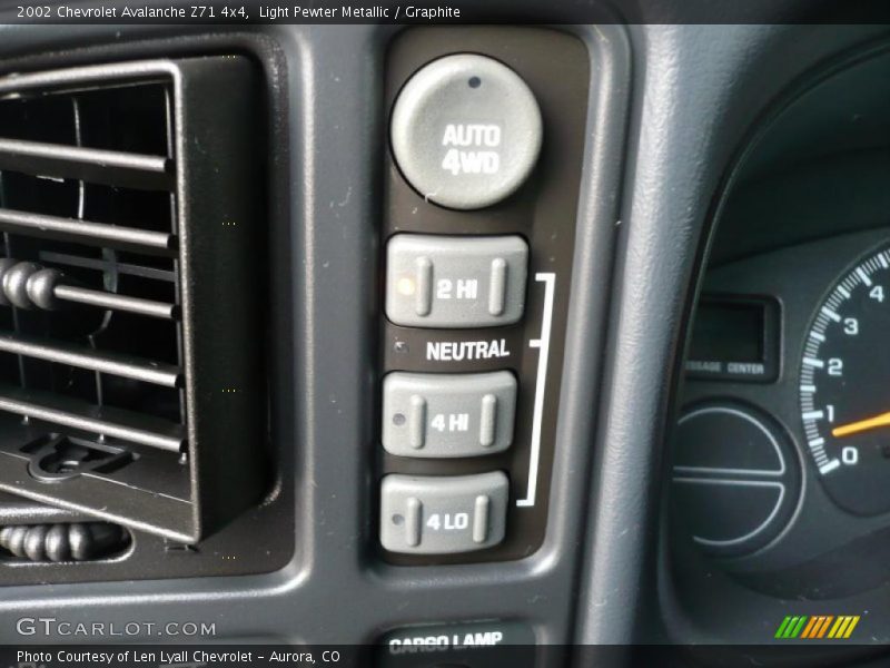 Light Pewter Metallic / Graphite 2002 Chevrolet Avalanche Z71 4x4
