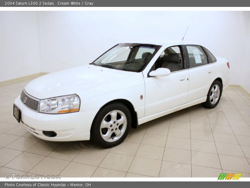 Cream White / Gray 2004 Saturn L300 2 Sedan