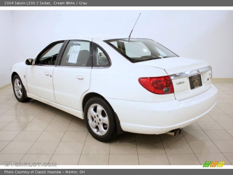 Cream White / Gray 2004 Saturn L300 2 Sedan