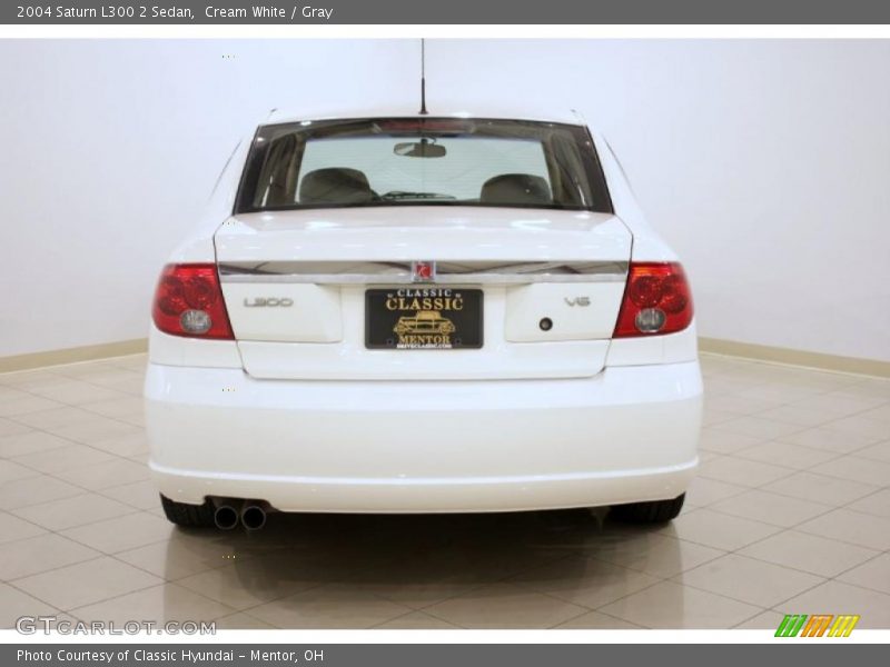 Cream White / Gray 2004 Saturn L300 2 Sedan