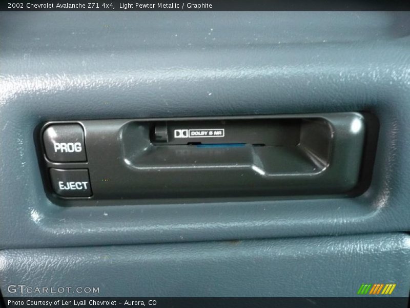 Light Pewter Metallic / Graphite 2002 Chevrolet Avalanche Z71 4x4