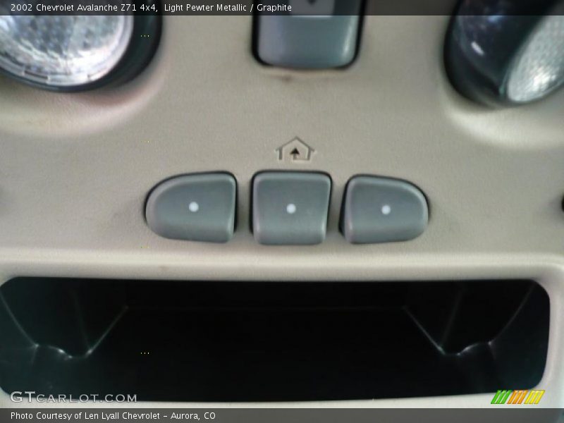 Light Pewter Metallic / Graphite 2002 Chevrolet Avalanche Z71 4x4