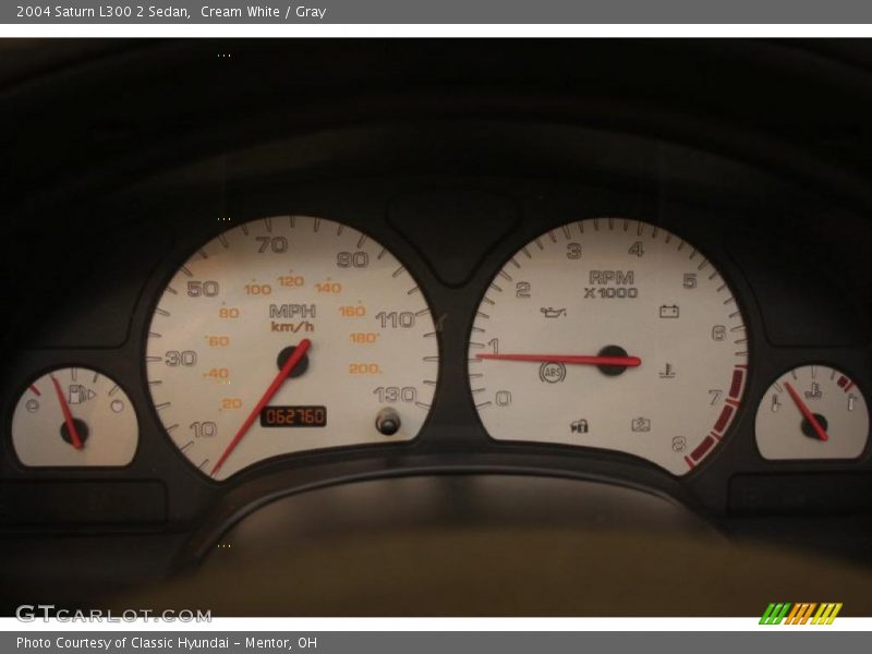 Cream White / Gray 2004 Saturn L300 2 Sedan