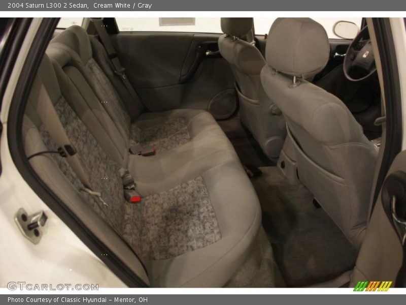 Cream White / Gray 2004 Saturn L300 2 Sedan