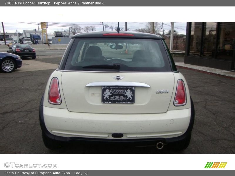 Pepper White / Panther Black 2005 Mini Cooper Hardtop